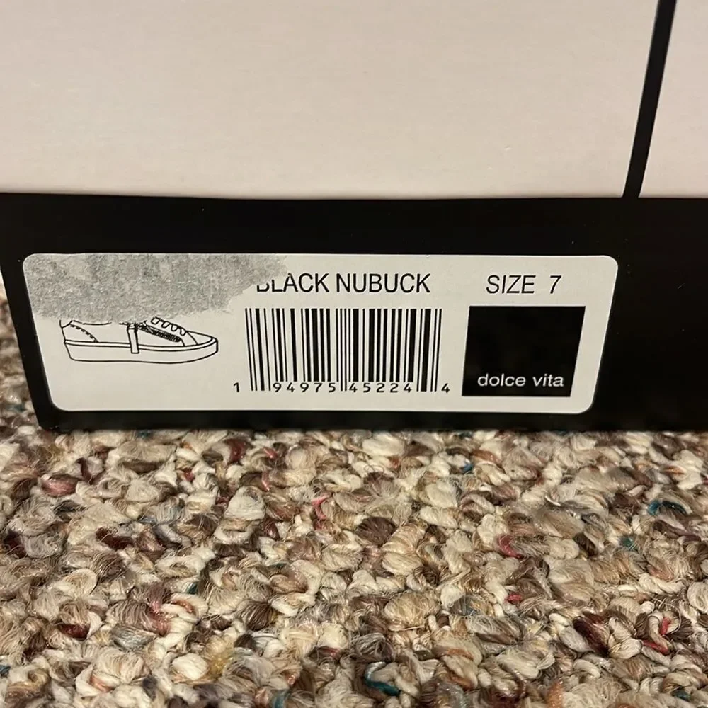Dolce Vita Women’s Vito Sneaker with original box